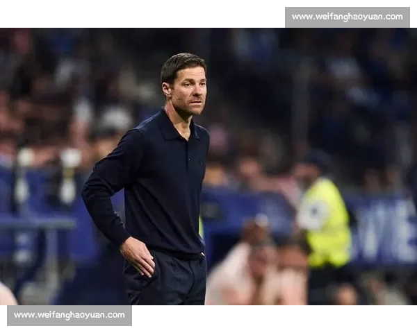 阿隆索执教风格揭秘：铁血治军似弗里克，迥异安切洛蒂儒雅风范